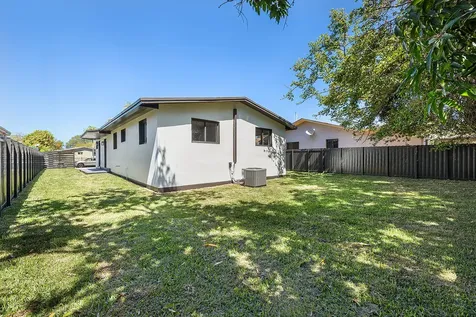1522 NW 41st Street Miami FL 33142