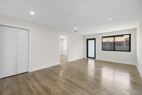 1522 NW 41st Street Miami FL 33142