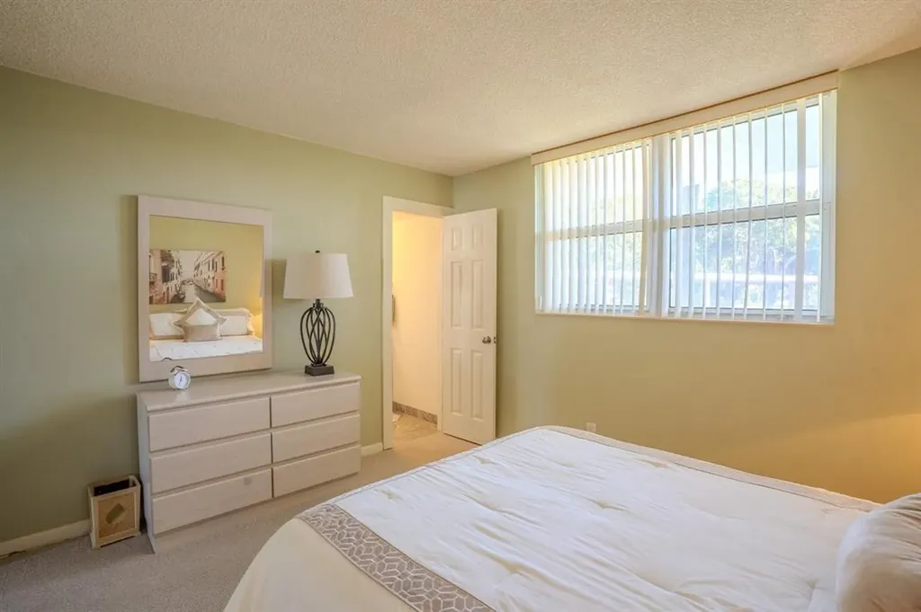 2731 NE 14th Street Pompano Beach FL 33062