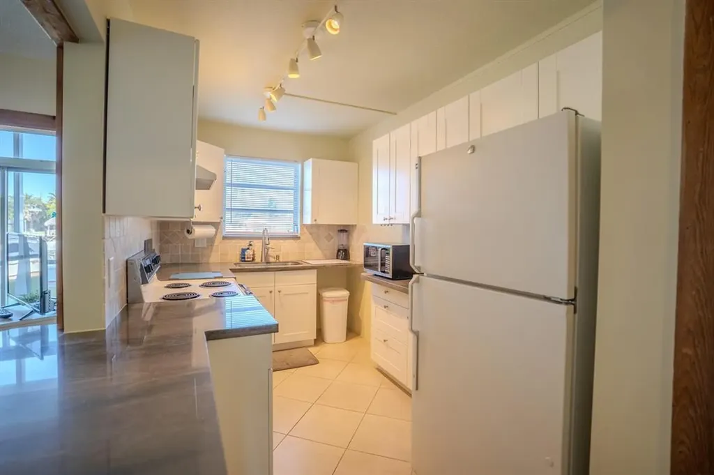 2731 NE 14th Street Pompano Beach FL 33062