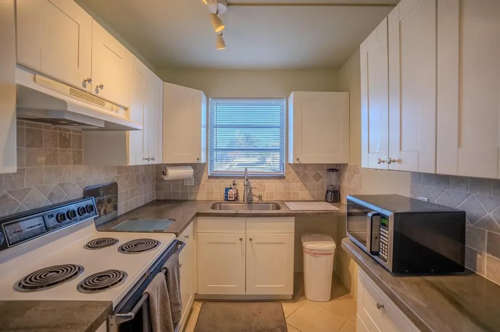 2731 NE 14th Street Pompano Beach FL 33062