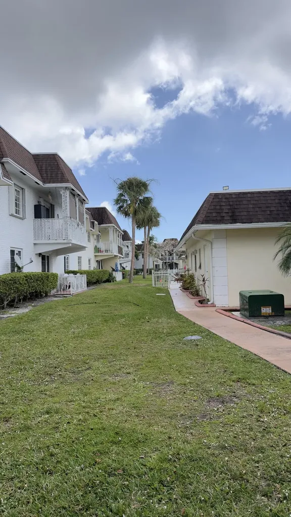702 SE 2nd Avenue SE Deerfield Beach FL 33441