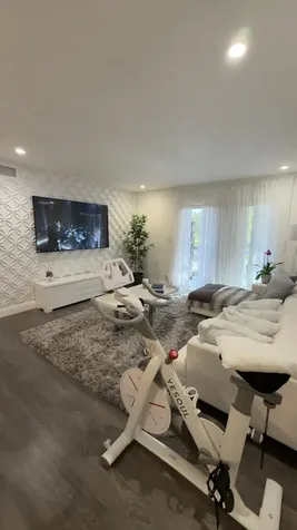 702 SE 2nd Avenue SE Deerfield Beach FL 33441