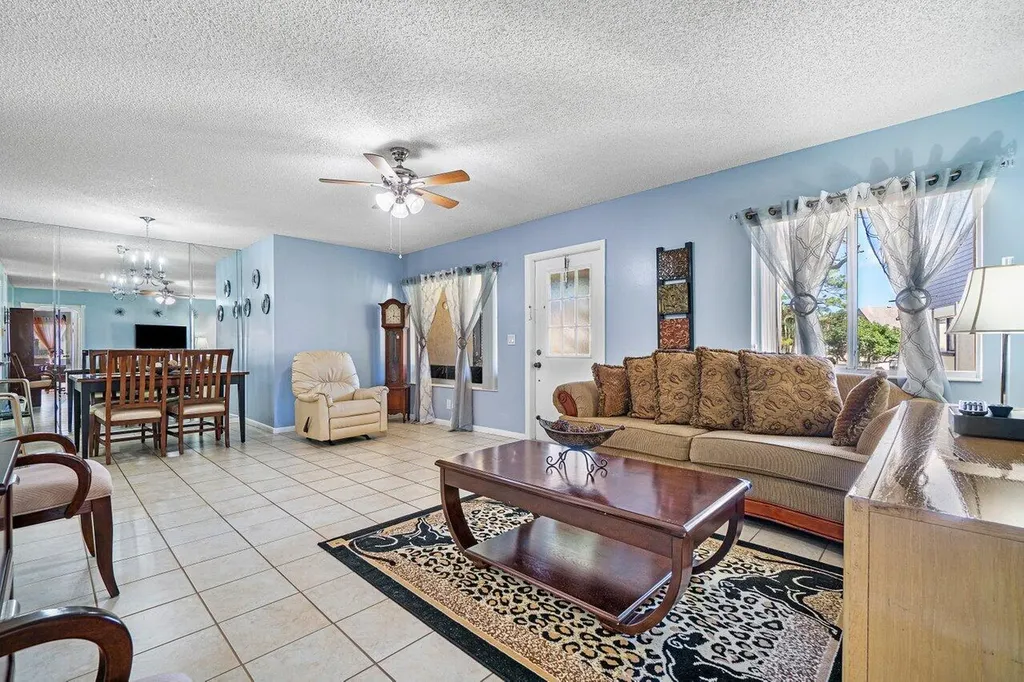 407 Pine Glen Lane Greenacres FL 33463