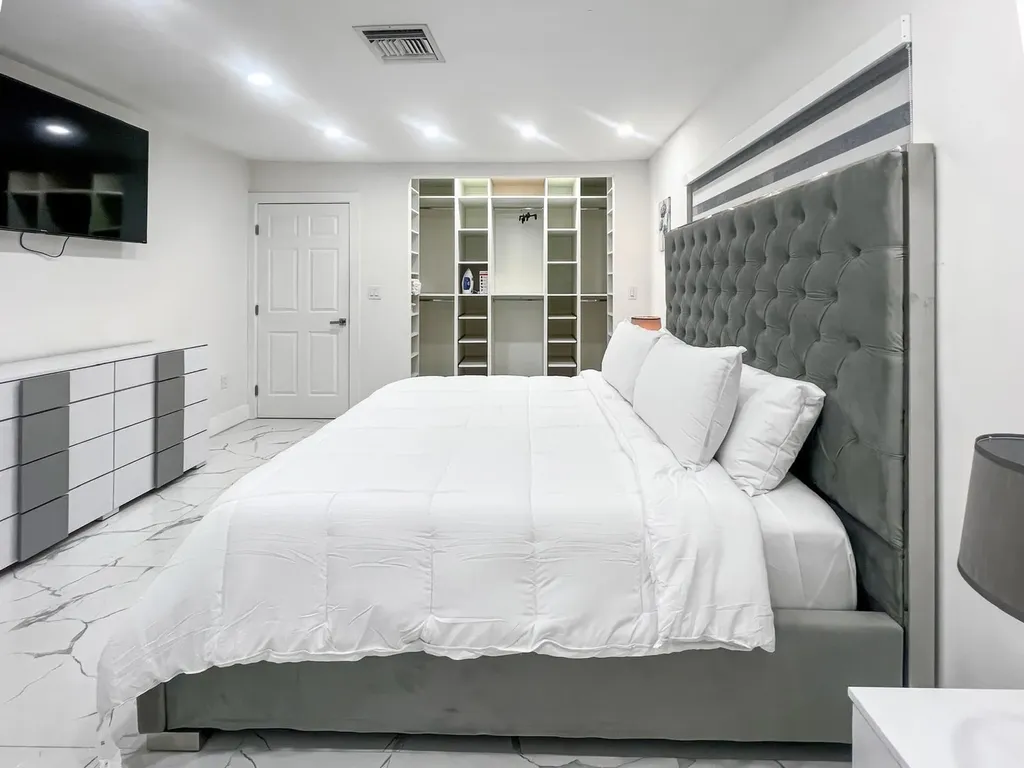 1828 S Meadow Court West Palm Beach FL 33406