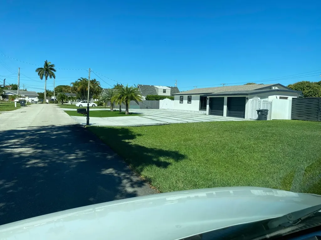 1828 S Meadow Court West Palm Beach FL 33406