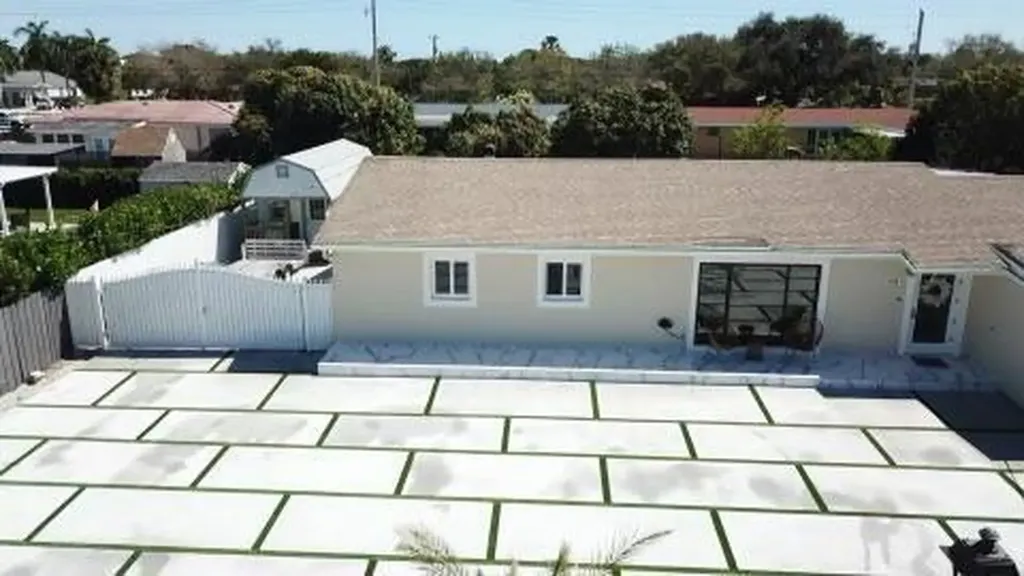 1828 S Meadow Court West Palm Beach FL 33406