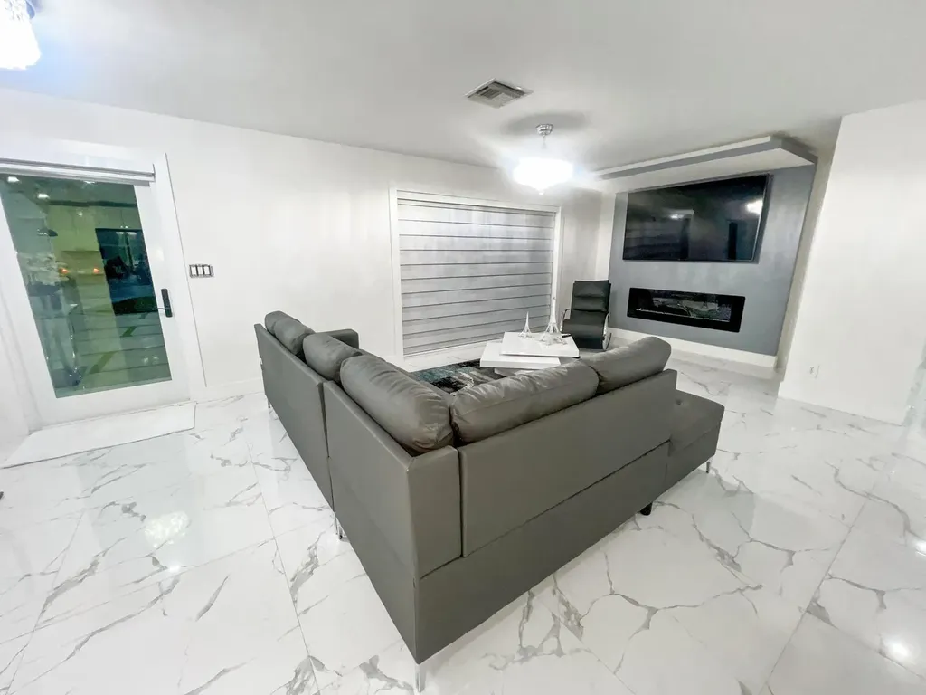 1828 S Meadow Court West Palm Beach FL 33406