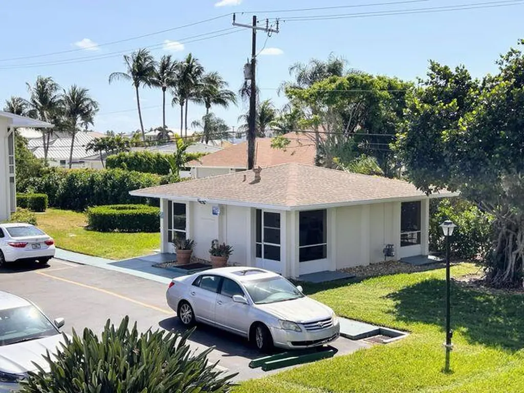 680 W Horizons W Boynton Beach FL 33435