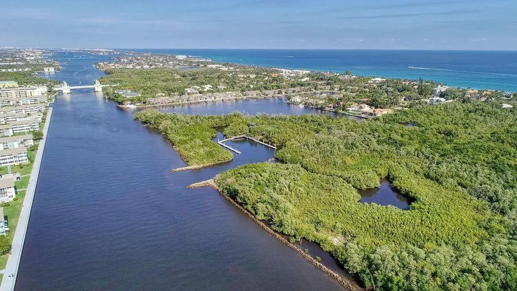 680 W Horizons W Boynton Beach FL 33435