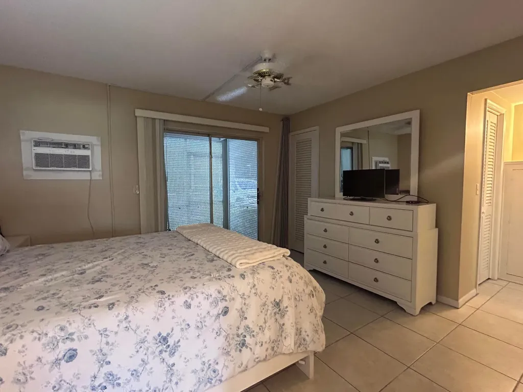 680 W Horizons W Boynton Beach FL 33435