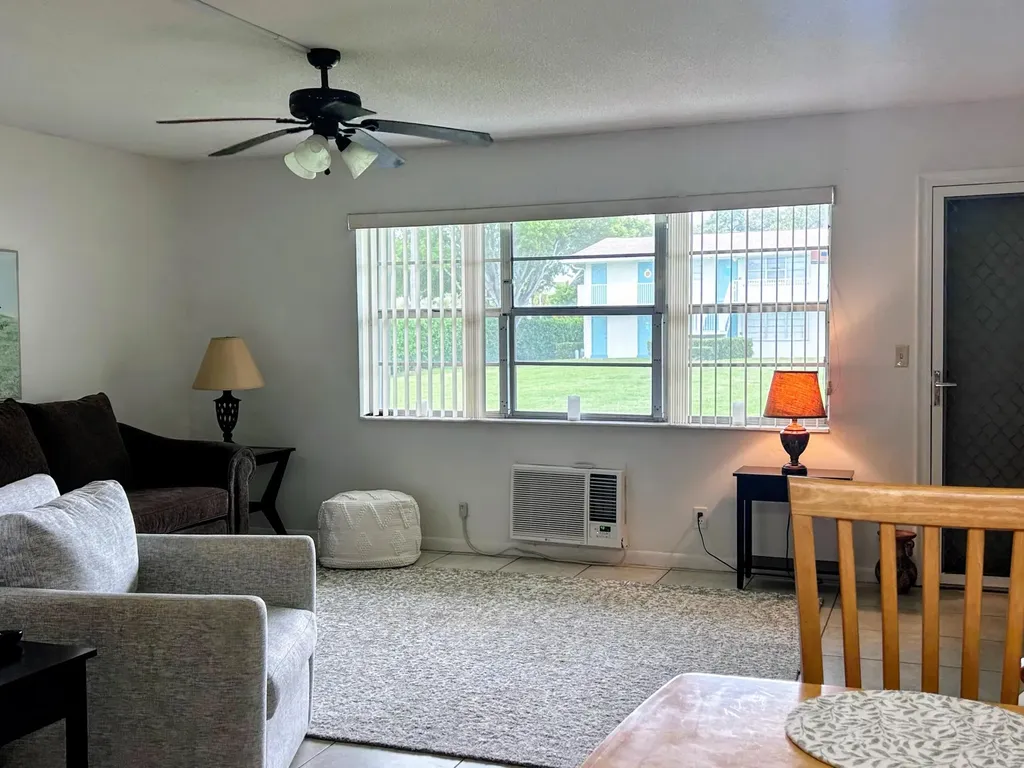 680 W Horizons W Boynton Beach FL 33435