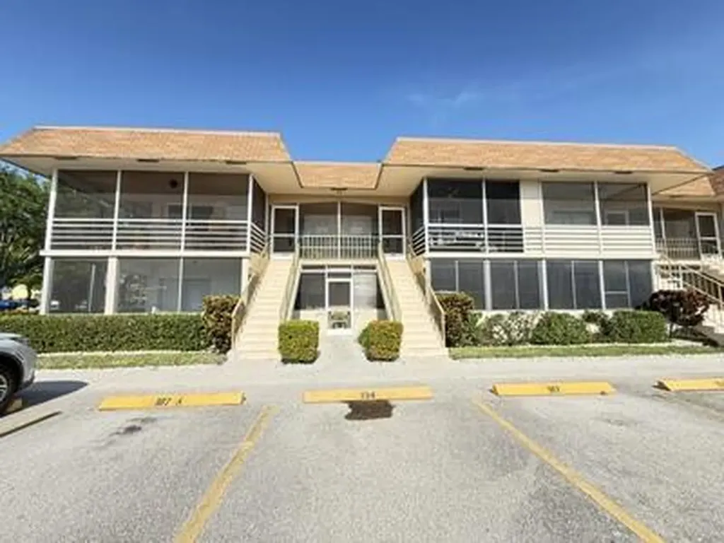 187 Stratford N West Palm Beach FL 33417