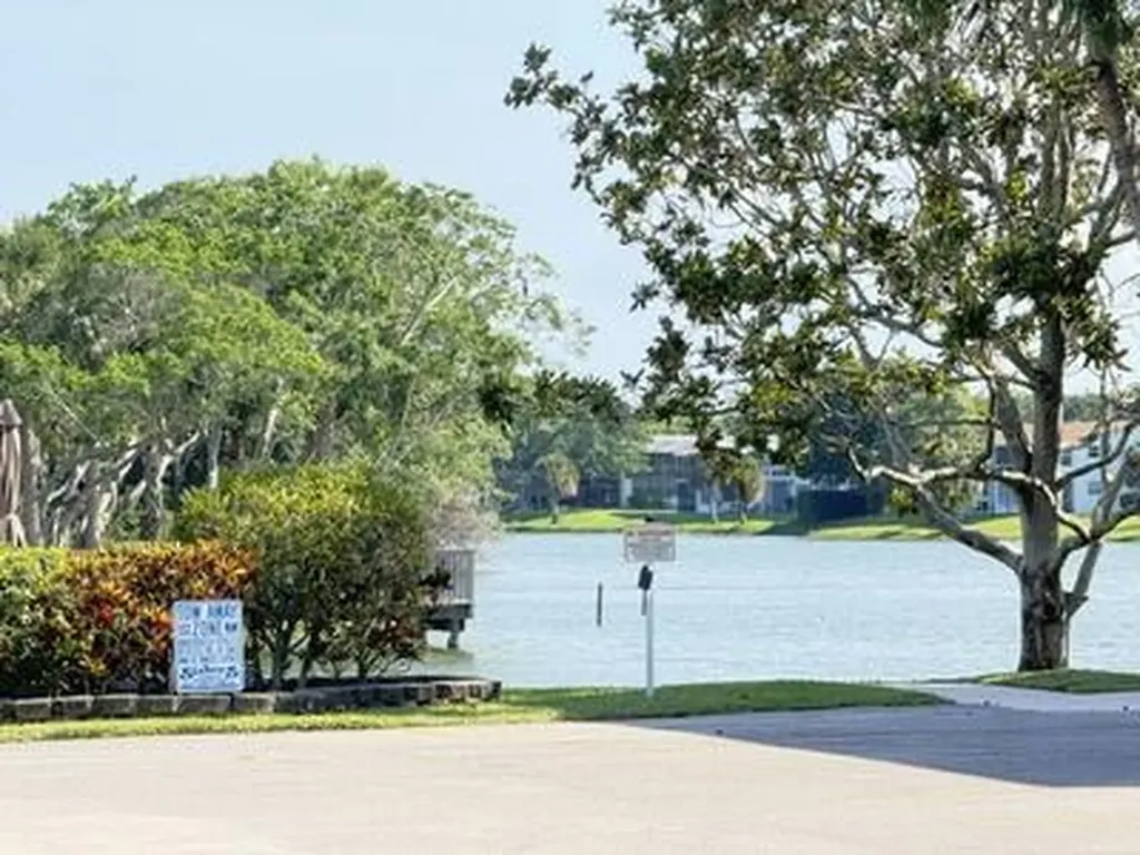 187 Stratford N West Palm Beach FL 33417