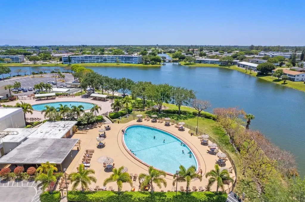 14 Easthampton A West Palm Beach FL 33417