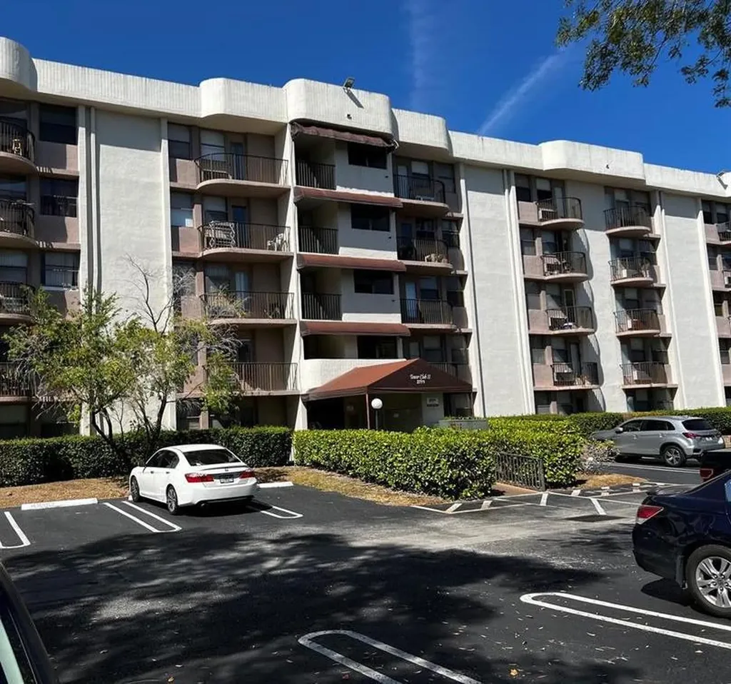 2771 Riverside Drive Coral Springs FL 33065