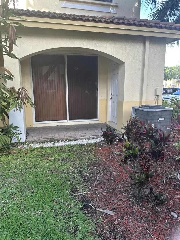 2526 SW 83rd Terrace Miramar FL 33025