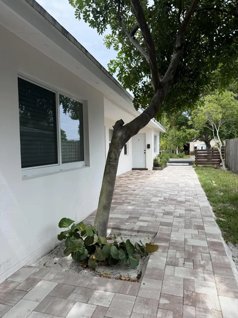 909 NE 10th Avenue Pompano Beach FL 33060