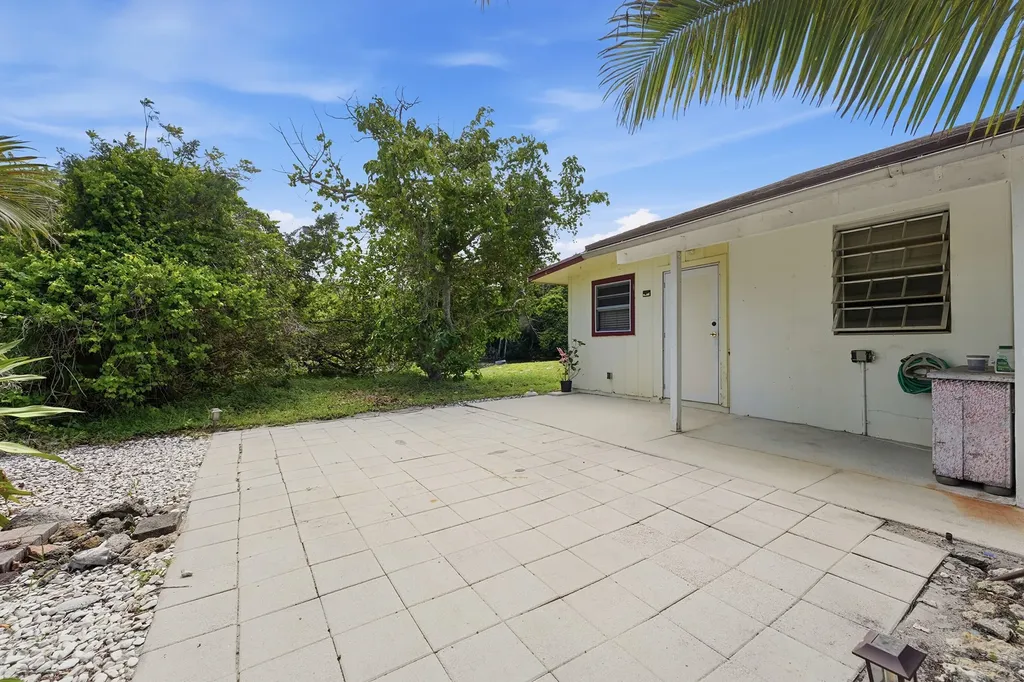 7689 Lawrence Road Boynton Beach FL 33436