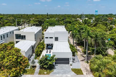 725 SE 4th Avenue Delray Beach FL 33483