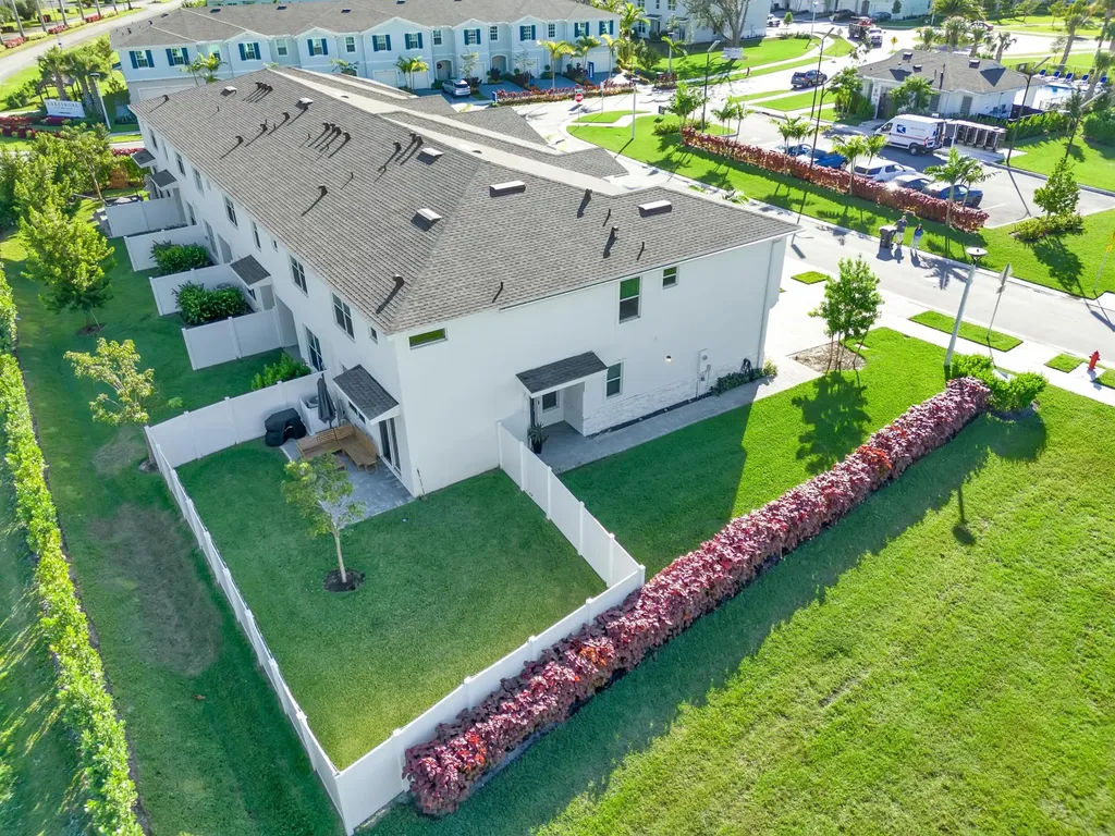 4246 Lagoon Shore Drive Lake Worth FL 33467