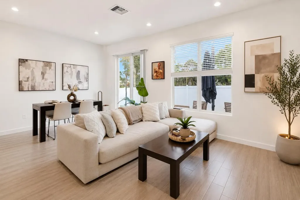 4246 Lagoon Shore Drive Lake Worth FL 33467