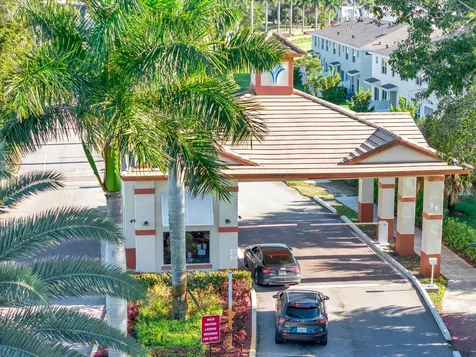 4246 Lagoon Shore Drive Lake Worth FL 33467