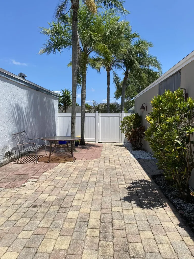88 Buxton Lane Boynton Beach FL 33426