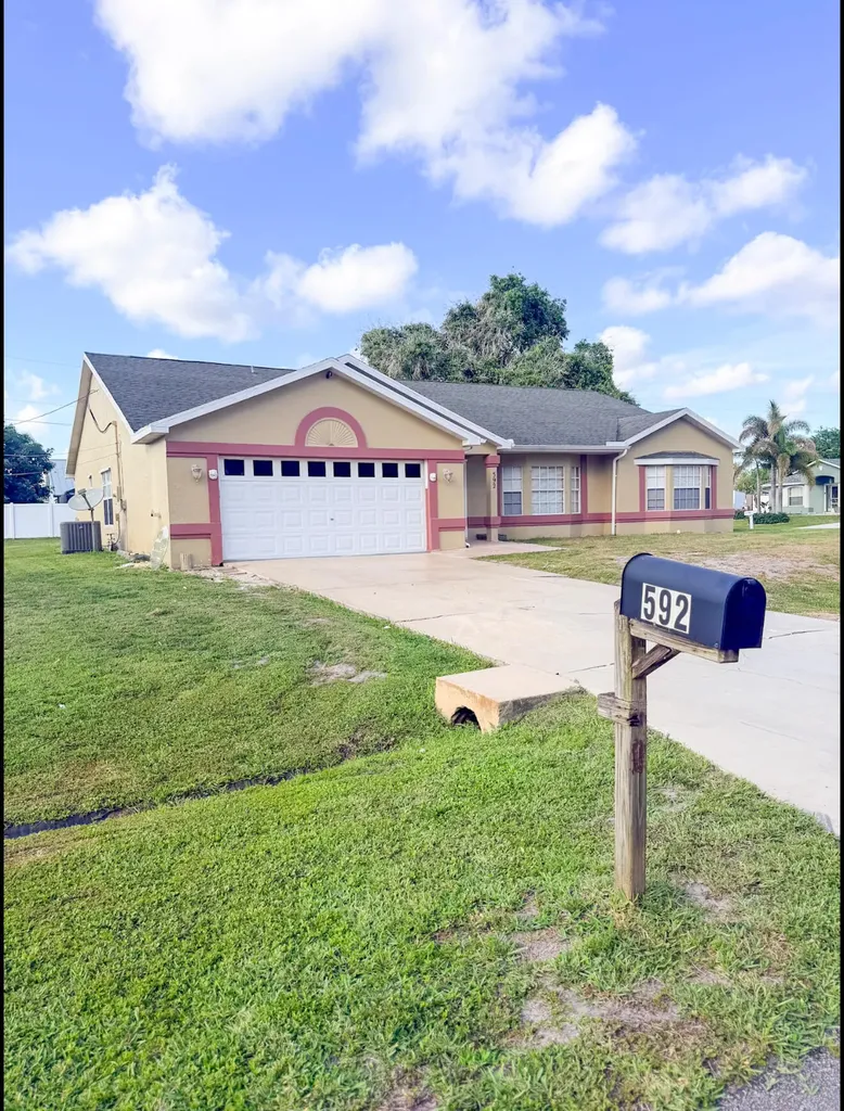 592 SW Lovell Terrace Port St Lucie FL 34953