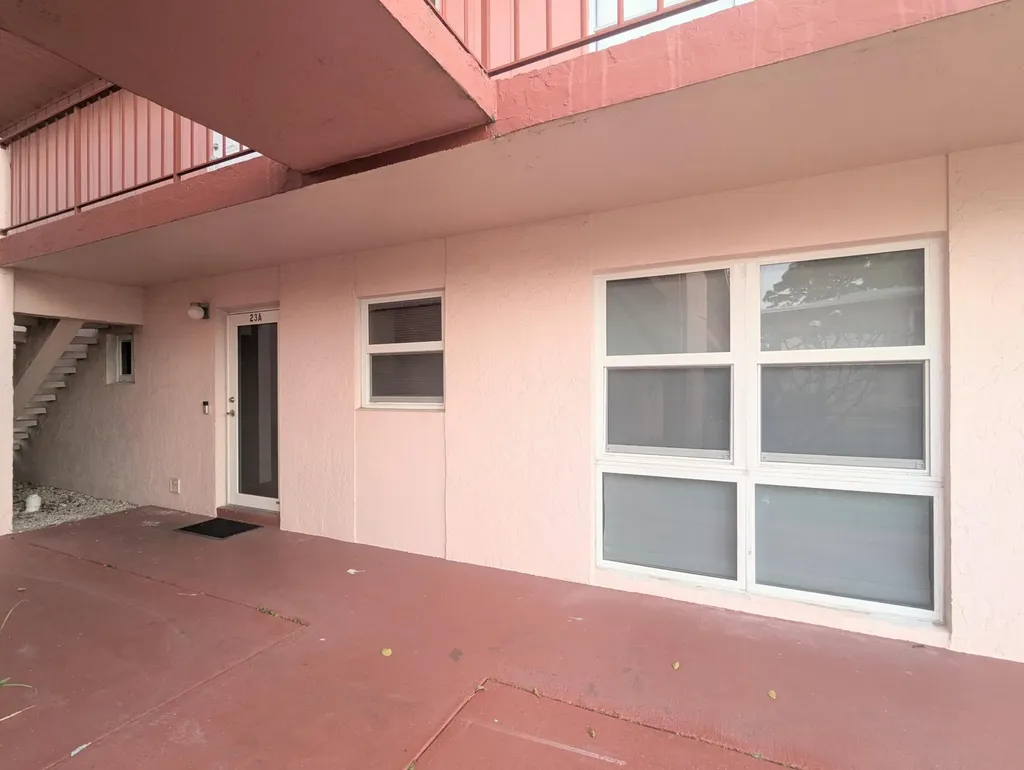 23 Golfs Edge A West Palm Beach FL 33417
