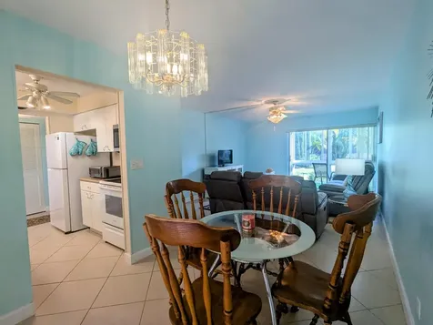 23 Golfs Edge A West Palm Beach FL 33417