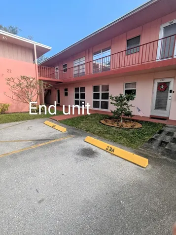23 Golfs Edge A West Palm Beach FL 33417