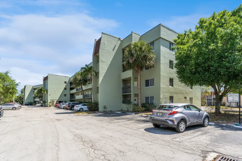 1638 Embassy Drive West Palm Beach FL 33401