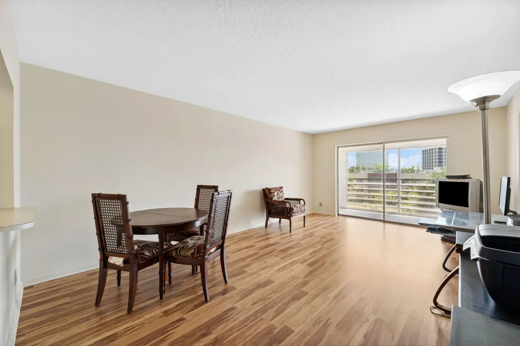 1638 Embassy Drive West Palm Beach FL 33401