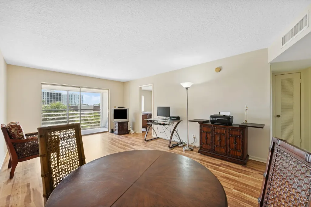 1638 Embassy Drive West Palm Beach FL 33401