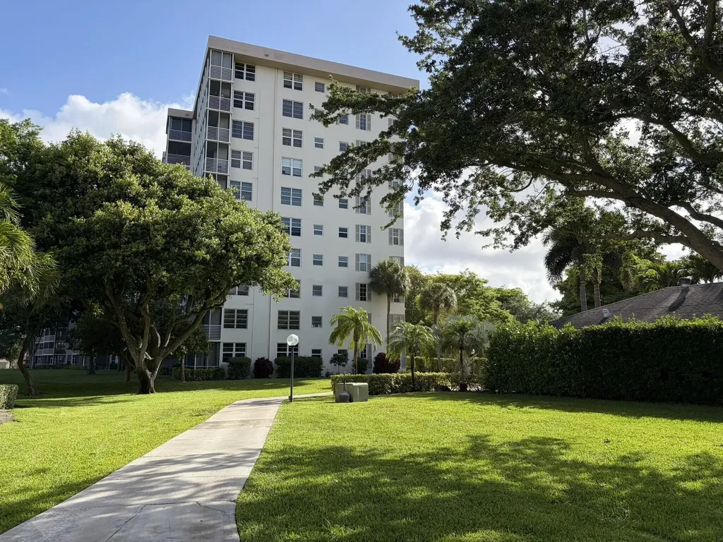 3503 Oaks Way Pompano Beach FL 33069