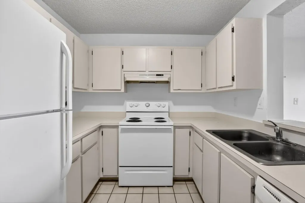 300 Palm Circle W Pembroke Pines FL 33025