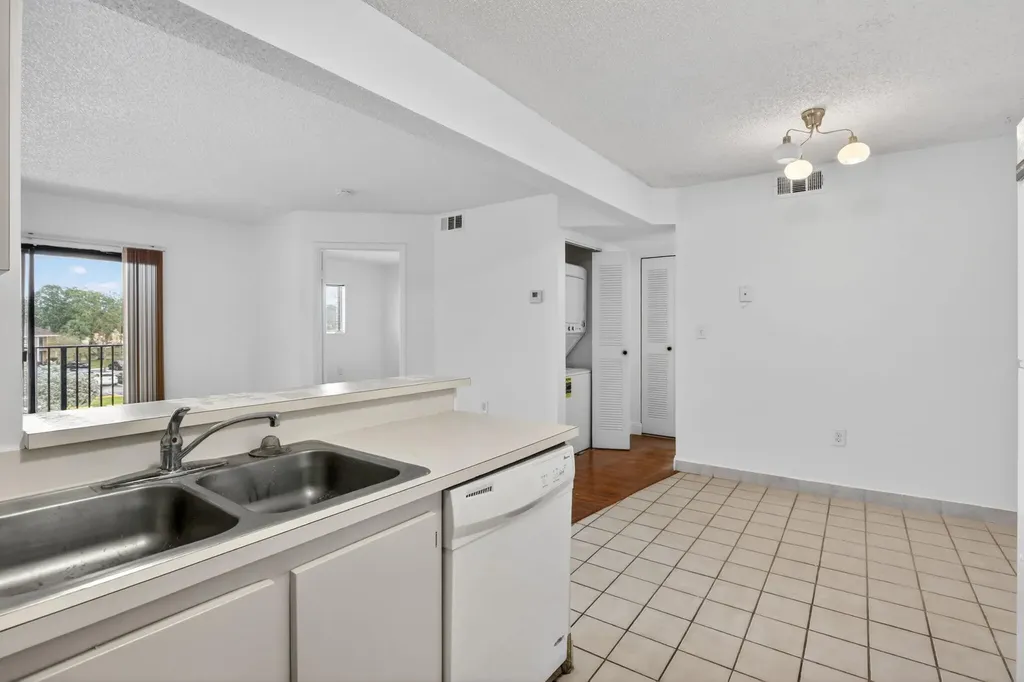 300 Palm Circle W Pembroke Pines FL 33025