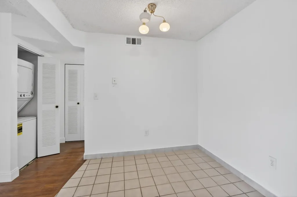 300 Palm Circle W Pembroke Pines FL 33025