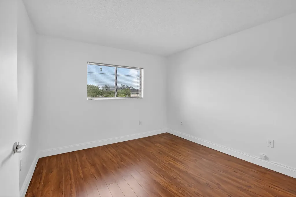300 Palm Circle W Pembroke Pines FL 33025