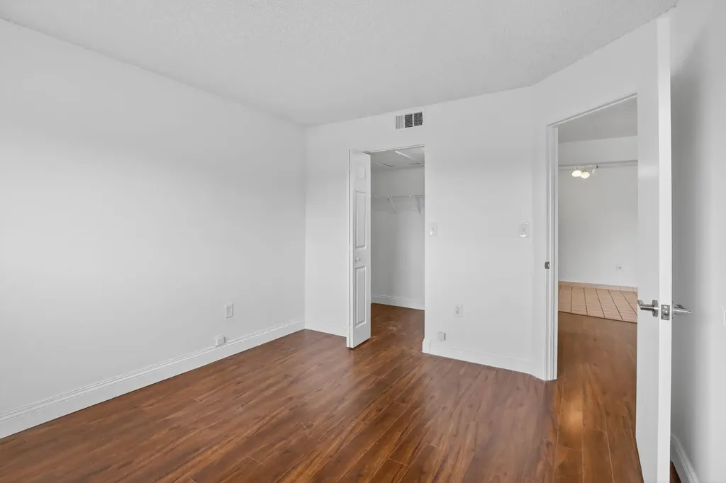 300 Palm Circle W Pembroke Pines FL 33025