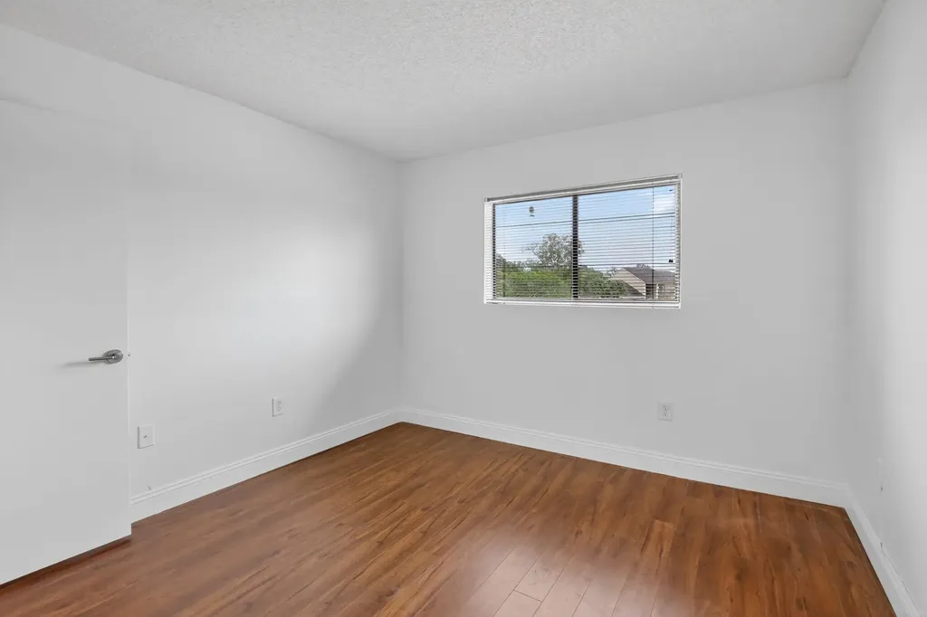 300 Palm Circle W Pembroke Pines FL 33025