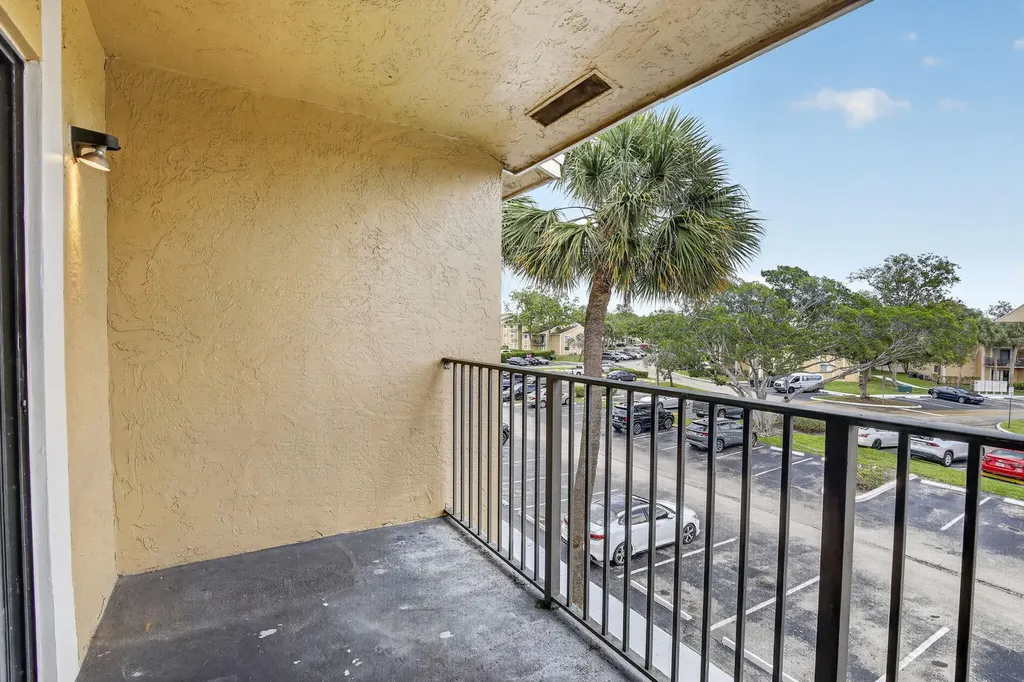 300 Palm Circle W Pembroke Pines FL 33025