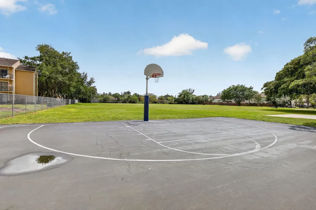 300 Palm Circle W Pembroke Pines FL 33025