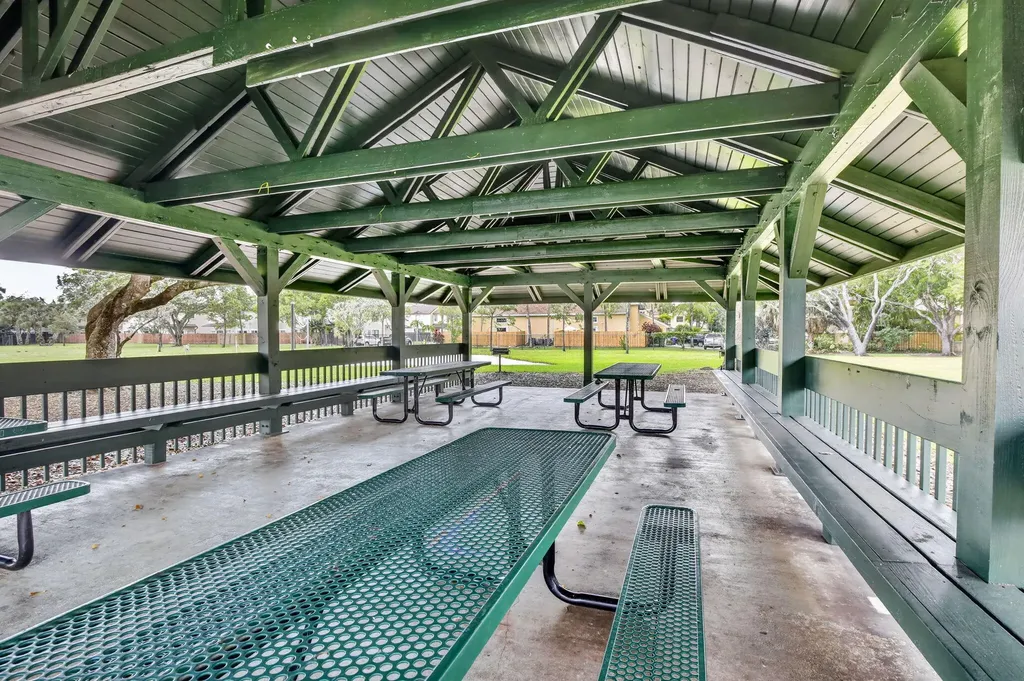 300 Palm Circle W Pembroke Pines FL 33025