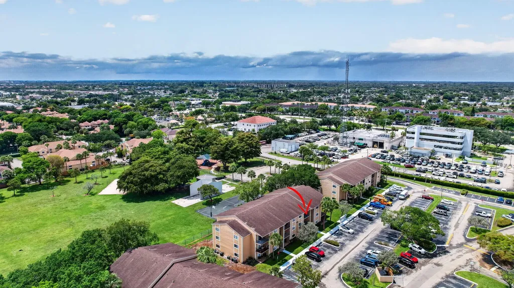 300 Palm Circle W Pembroke Pines FL 33025