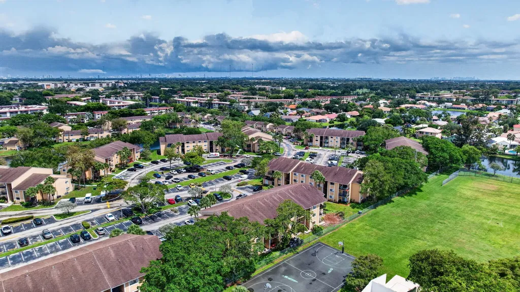 300 Palm Circle W Pembroke Pines FL 33025