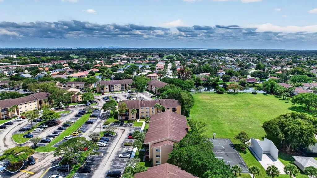 300 Palm Circle W Pembroke Pines FL 33025