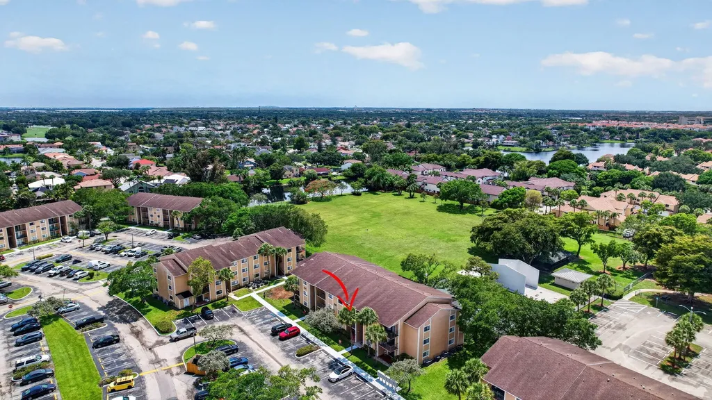 300 Palm Circle W Pembroke Pines FL 33025