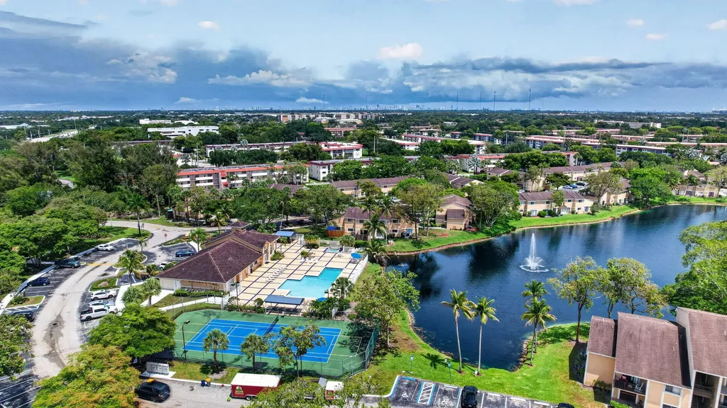 300 Palm Circle W Pembroke Pines FL 33025